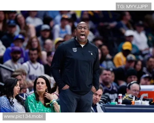 迈克-布朗：米切尔-罗宾逊很可能今日出战对阵火箭的比赛